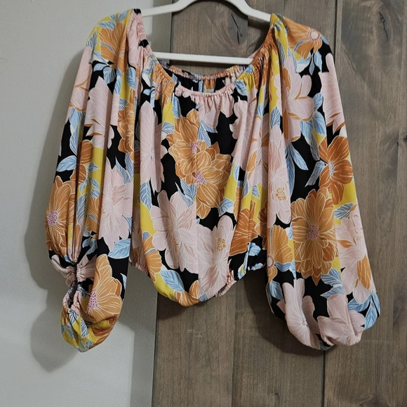 Willow and Root from buckle off shoulder floral sheer top. Side medium - Picture 6 of 11